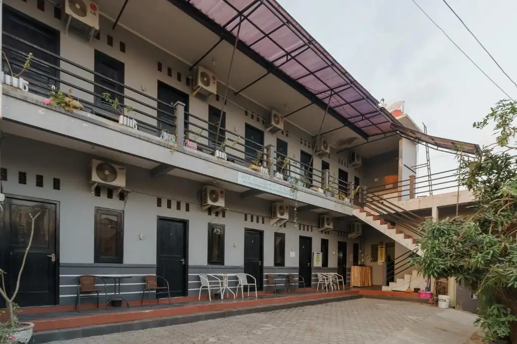 RedDoorz Syariah near Ciledug Station — фото 1