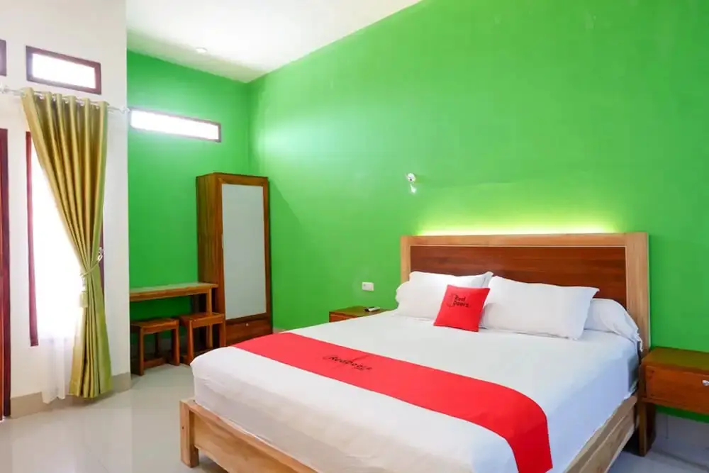 Палу: RedDoorz near Taman Makam Pahlawan Tatura
