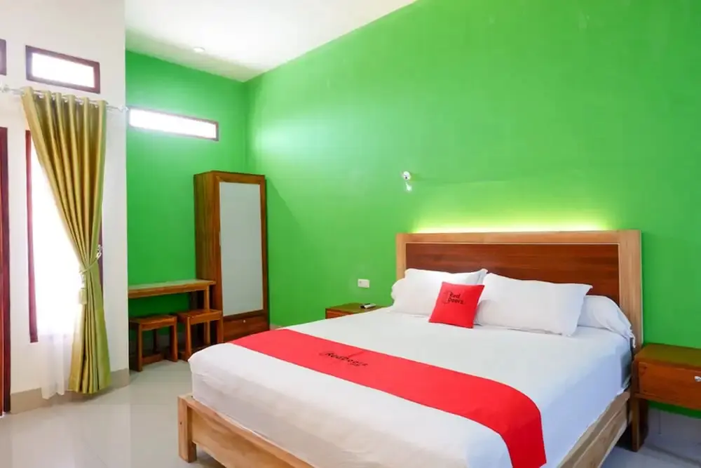 Палу: RedDoorz near Taman Makam Pahlawan Tatura