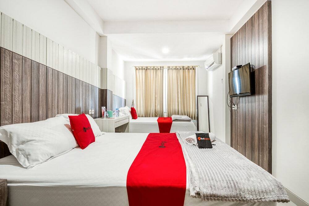 Сурабая: RedDoorz near UNTAG Surabaya