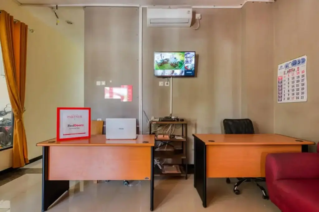 Сурабая: RedDoorz Syariah near Airlangga University Campus B