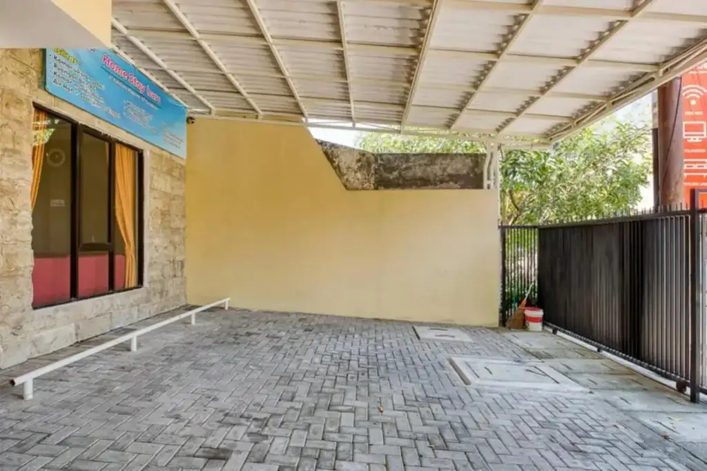 Сурабая: RedDoorz Syariah near Airlangga University Campus B