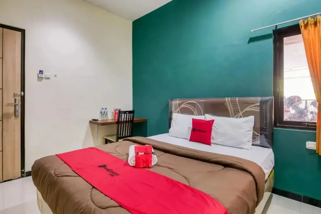 Сурабая: RedDoorz Syariah near Airlangga University Campus B
