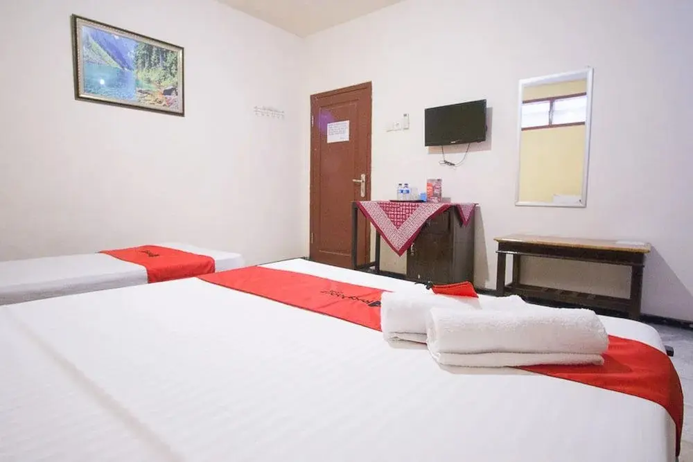 Джембер: RedDoorz Syariah @ Jalan Gajah Mada