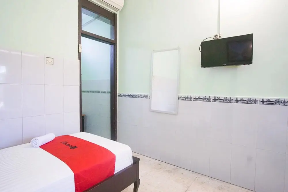 Джембер: RedDoorz Syariah @ Jalan Gajah Mada