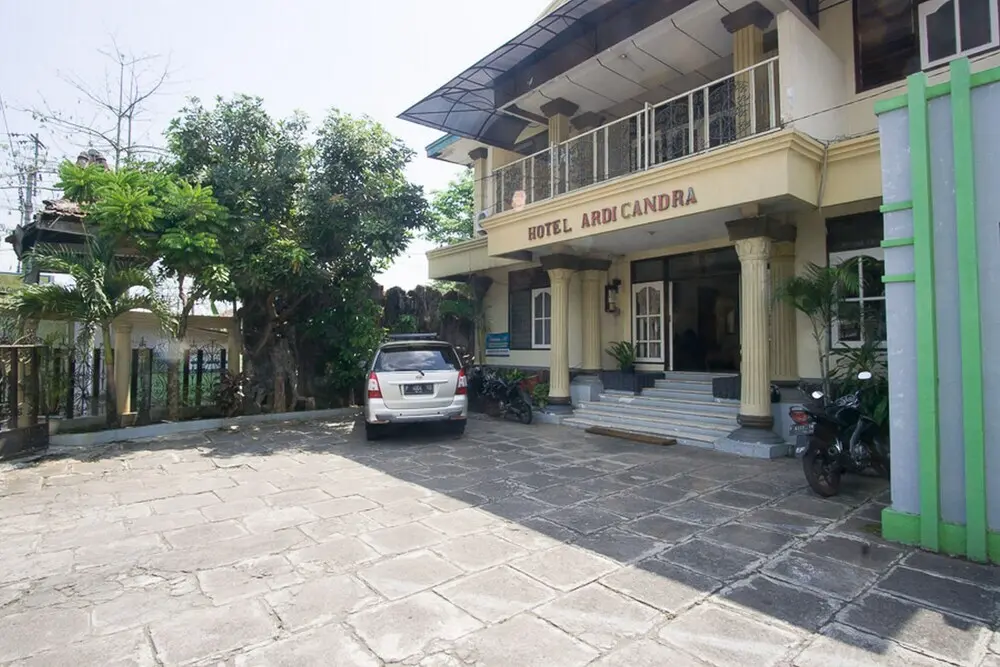 Джембер: RedDoorz Syariah @ Jalan Gajah Mada