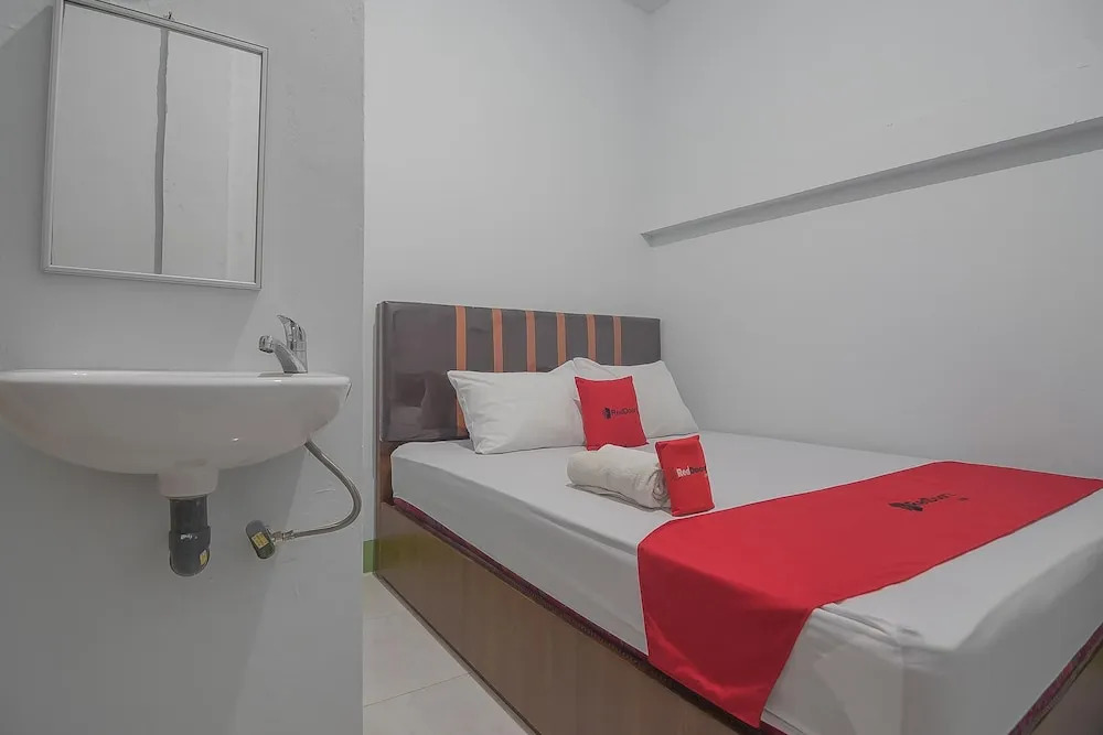 Синкаванг: RedDoorz near RS Harapan Bersama