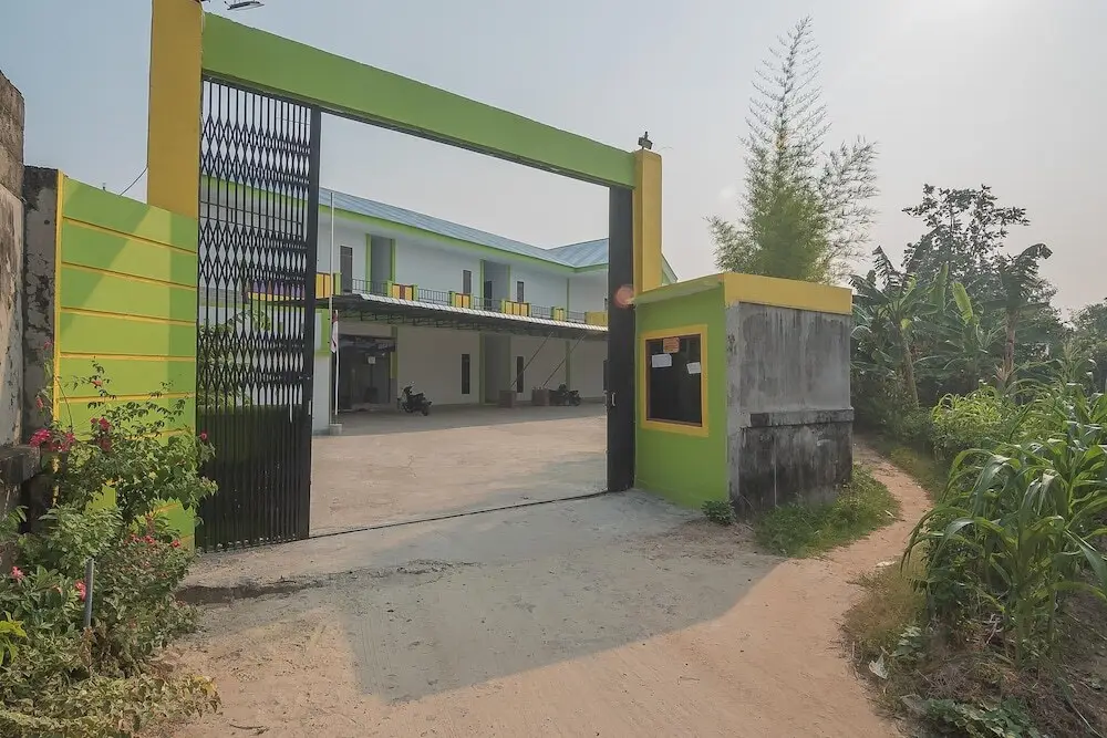 Синкаванг: RedDoorz near RS Harapan Bersama