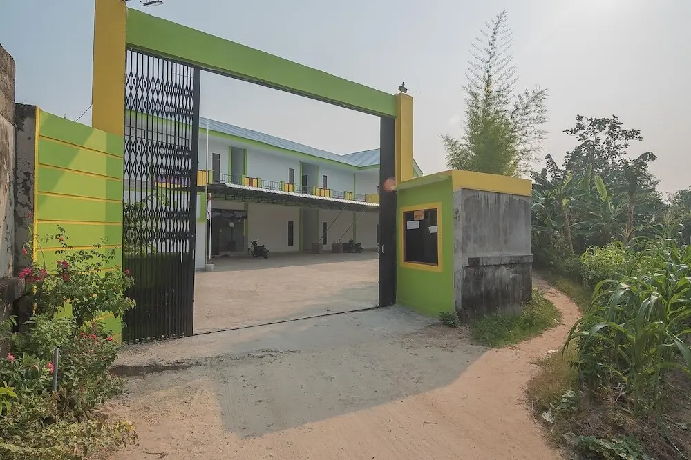 Синкаванг: RedDoorz near RS Harapan Bersama