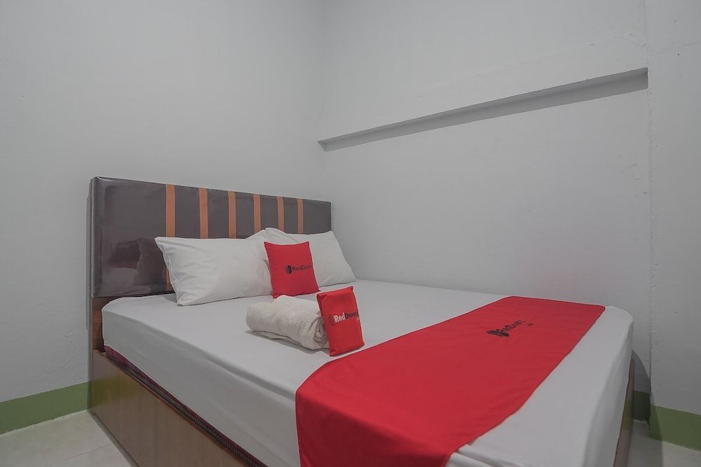 Синкаванг: RedDoorz near RS Harapan Bersama