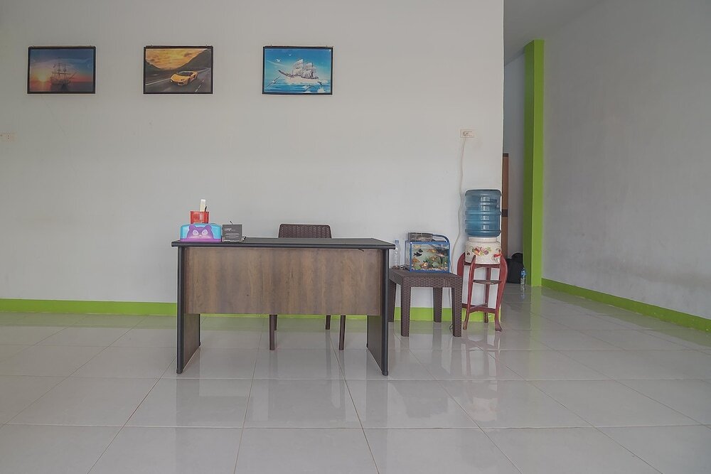 Синкаванг: RedDoorz near RS Harapan Bersama