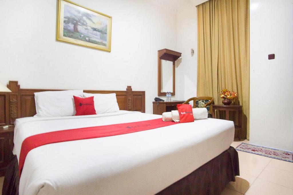 Тернате: RedDoorz near Pantai Falajawa Ternate