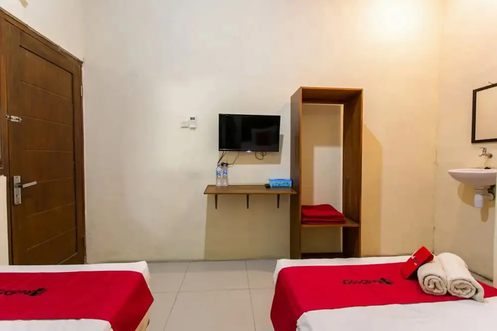 Клатен: RedDoorz near Prambanan Temple