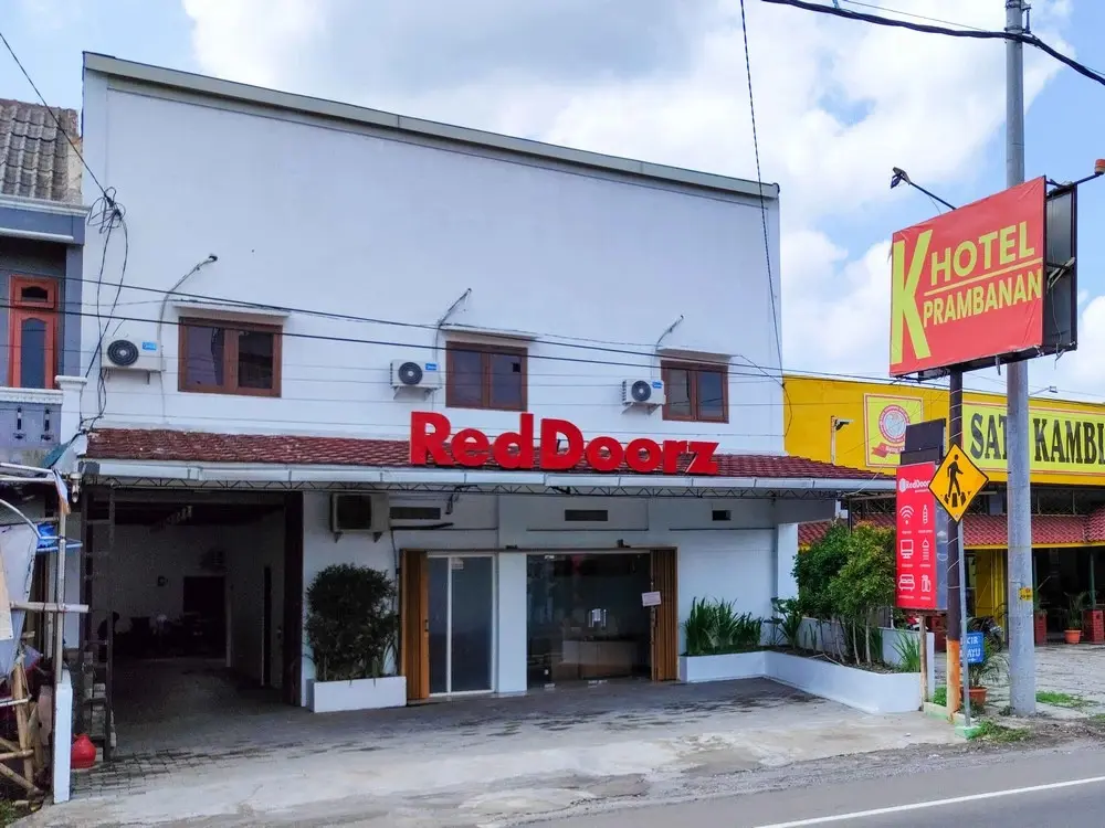 Клатен: RedDoorz near Prambanan Temple