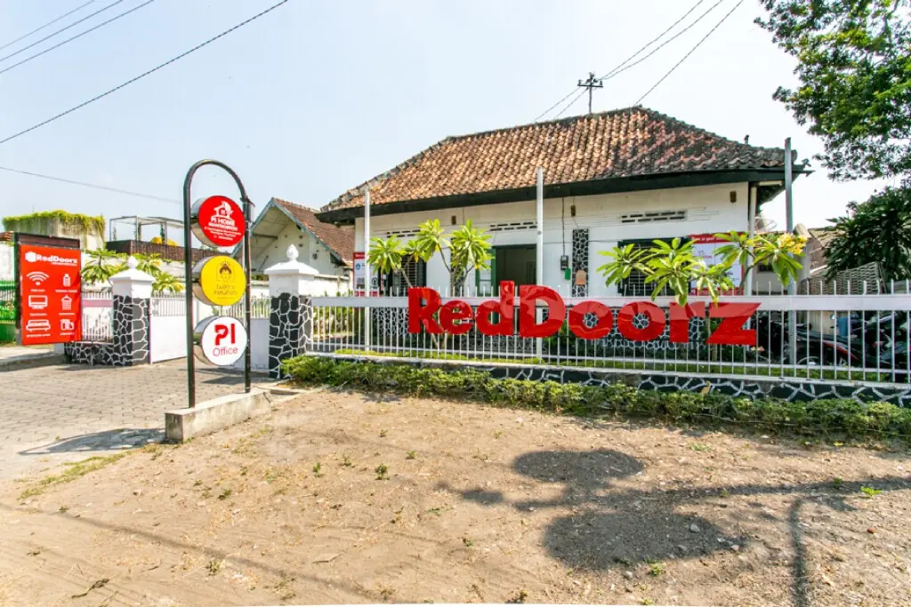 Джокьякарта: RedDoorz Plus near Taman Sari 2