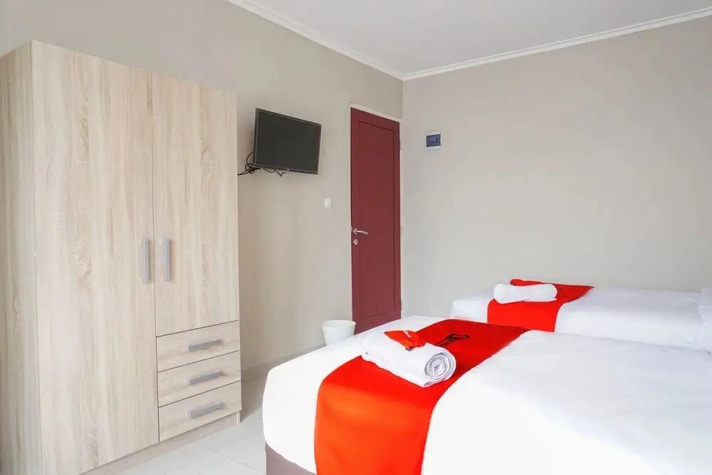 Джакарта: Residences by RedDoorz near MT Haryono