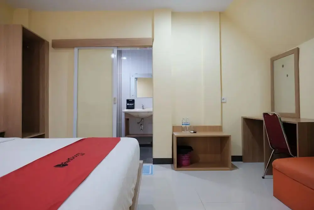 Джамби: RedDoorz near Jembatan Makalam Jambi