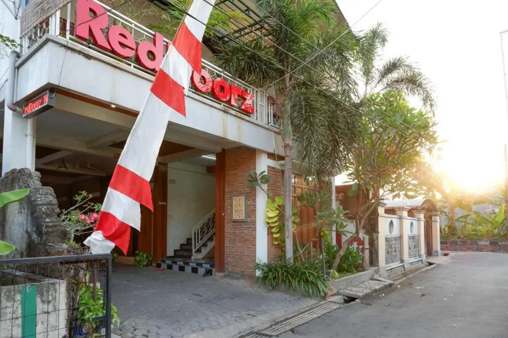 Кудус: RedDoorz Syariah near Menara Kudus