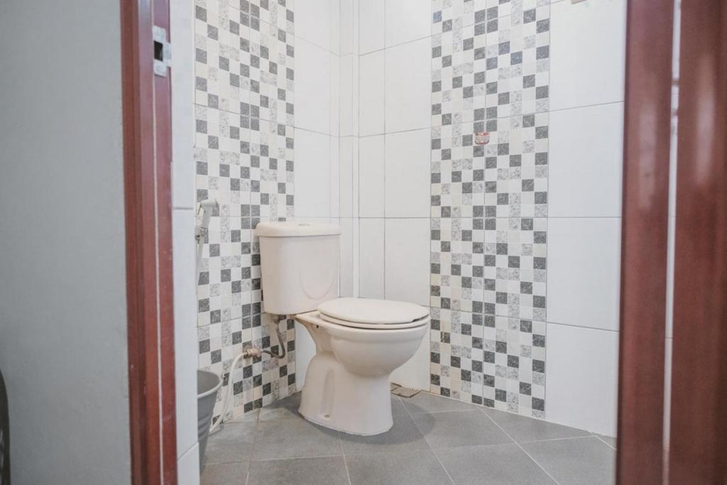 Джамби: RedDoorz Syariah near Jamtos Jambi 2