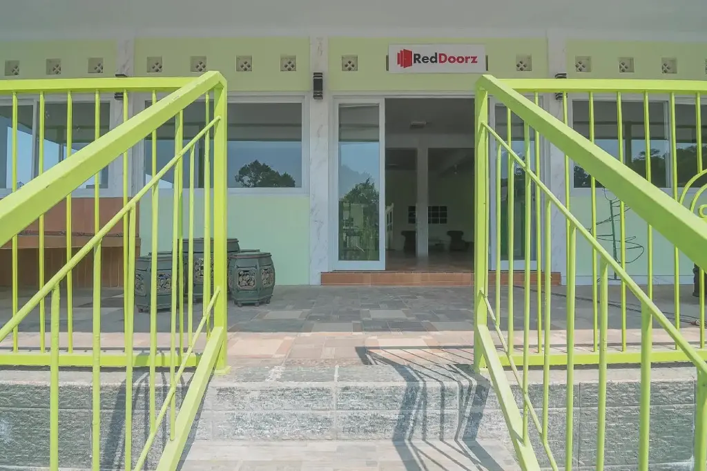 Субанг: RedDoorz Syariah near Museum Wisma Karya Subang