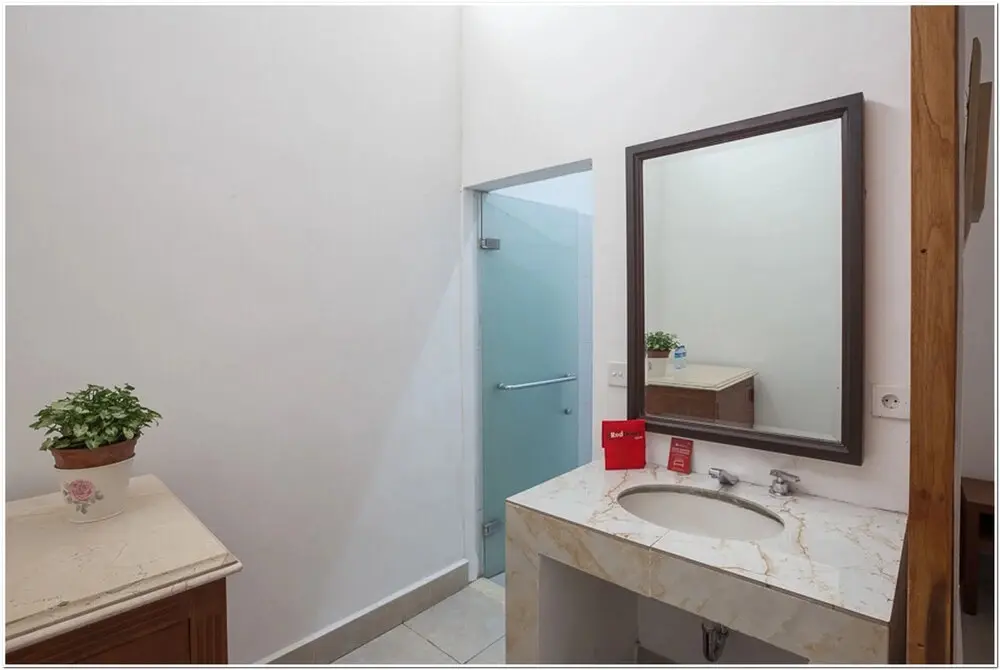 Денпасар: RedDoorz near Padang Galak Beach