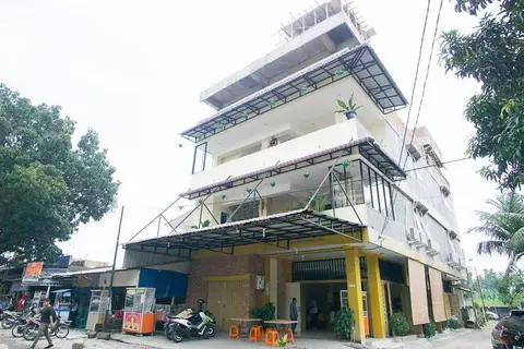 RedDoorz @ RS Adam Malik Medan — фото 1