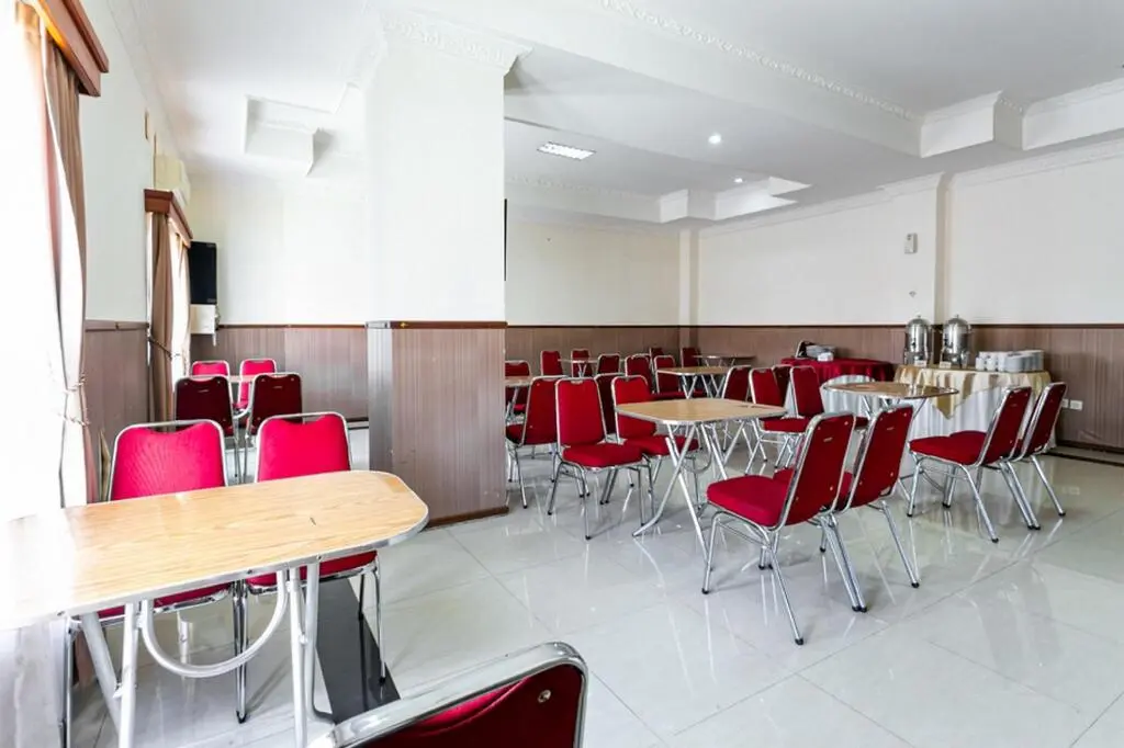 Караганьяр: RedDoorz Plus near Alun Alun Karanganyar