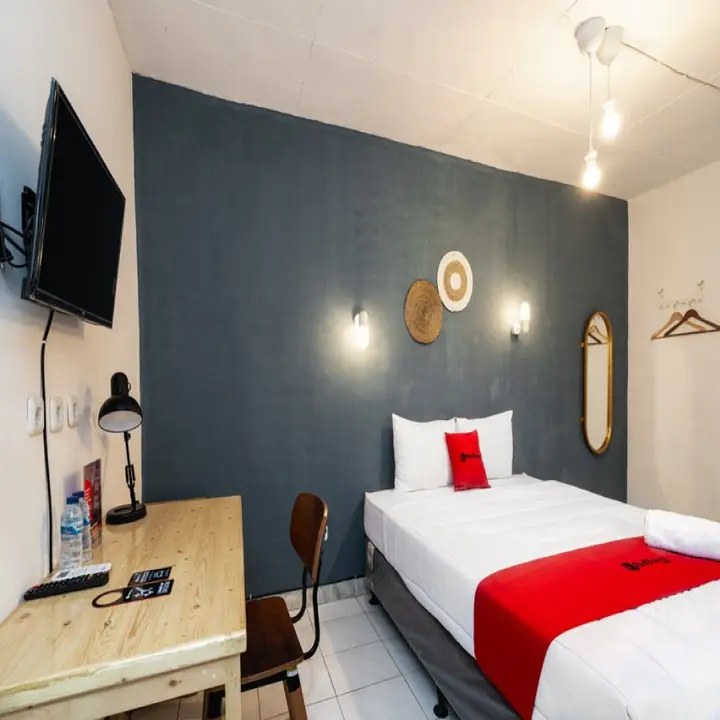 Богор: RedDoorz near Exit Toll Tanah Baru Bogor