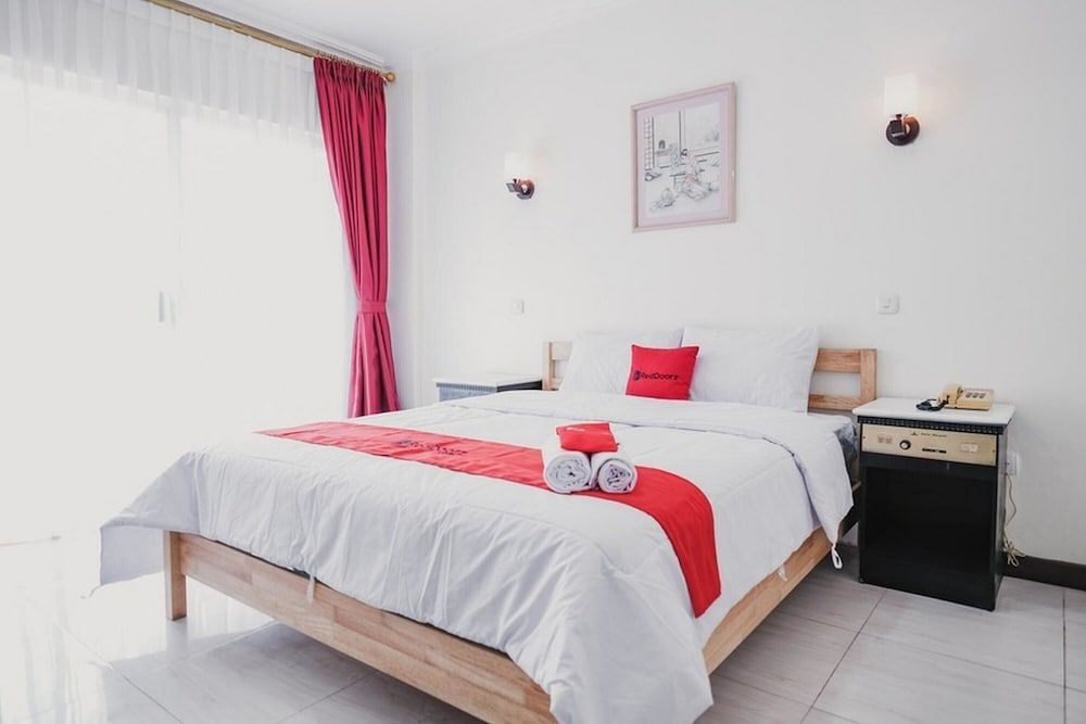 Чилегон: RedDoorz Plus near Pelabuhan Merak