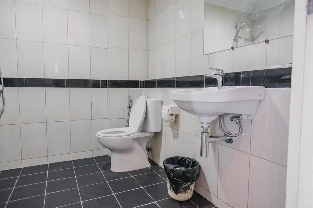 Чилегон: RedDoorz Plus near Pelabuhan Merak