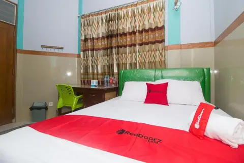 RedDoorz Syariah near Alun Alun Bojonegoro — фото 1