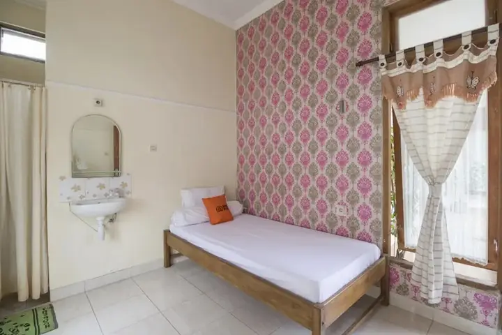 Депок: KoolKost near Hartono Mall Yogyakarta