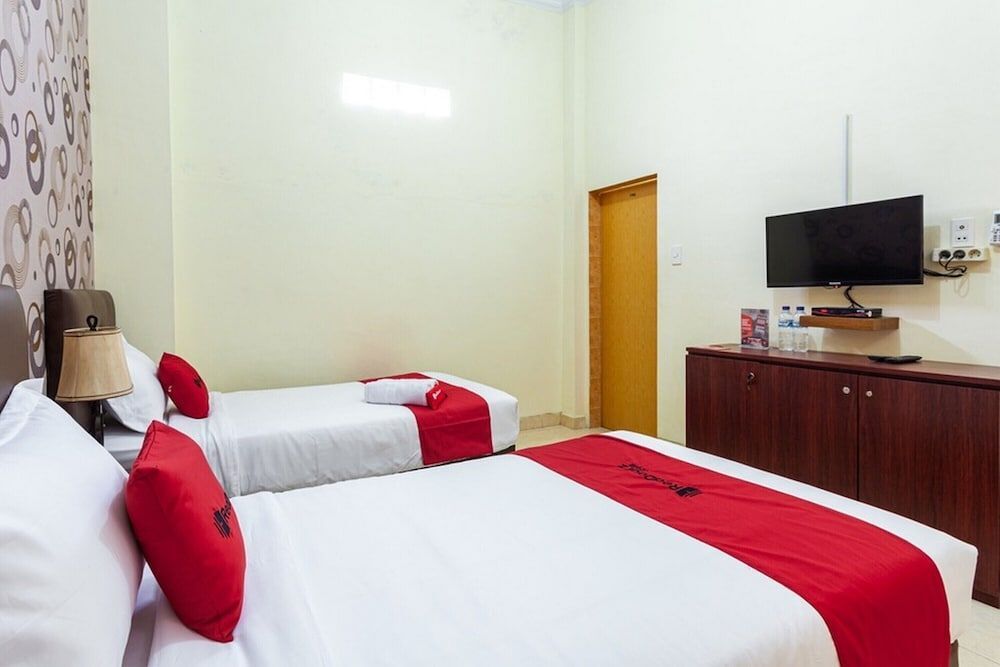 Петумбак: RedDoorz Syariah @ Jalan Letda Sujono Tembung