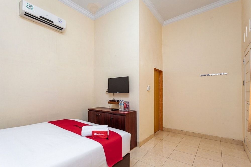 Петумбак: RedDoorz Syariah @ Jalan Letda Sujono Tembung