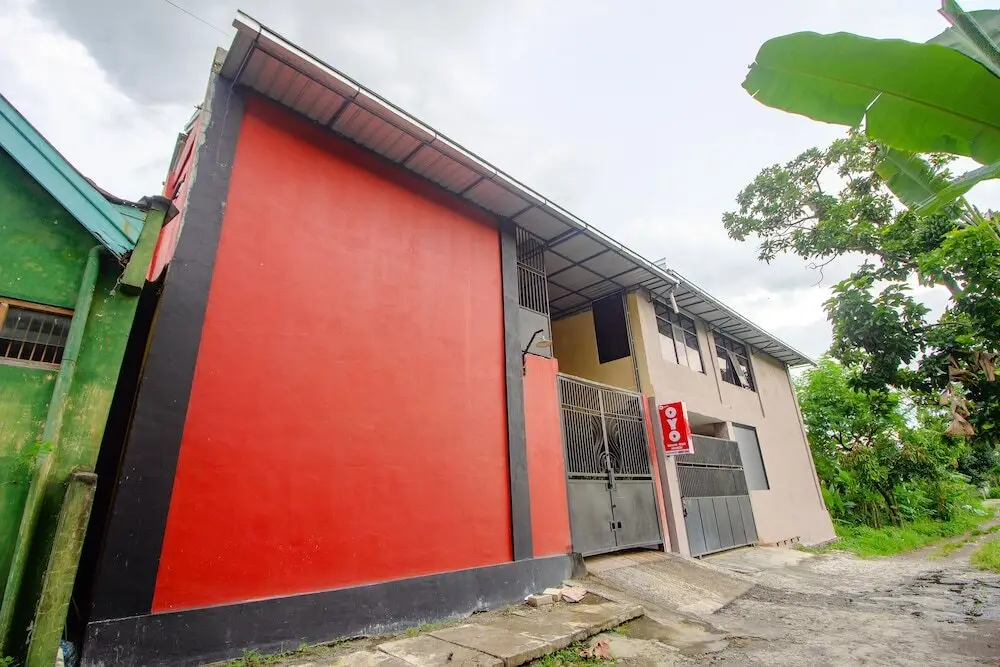 Батуретно: Oyo 2476 Maguwo Indah Homestay