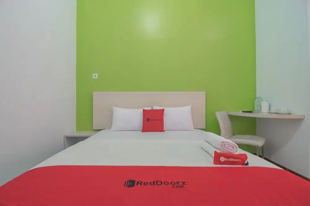 Кунинган: RedDoorz Plus near Alun Alun Kuningan