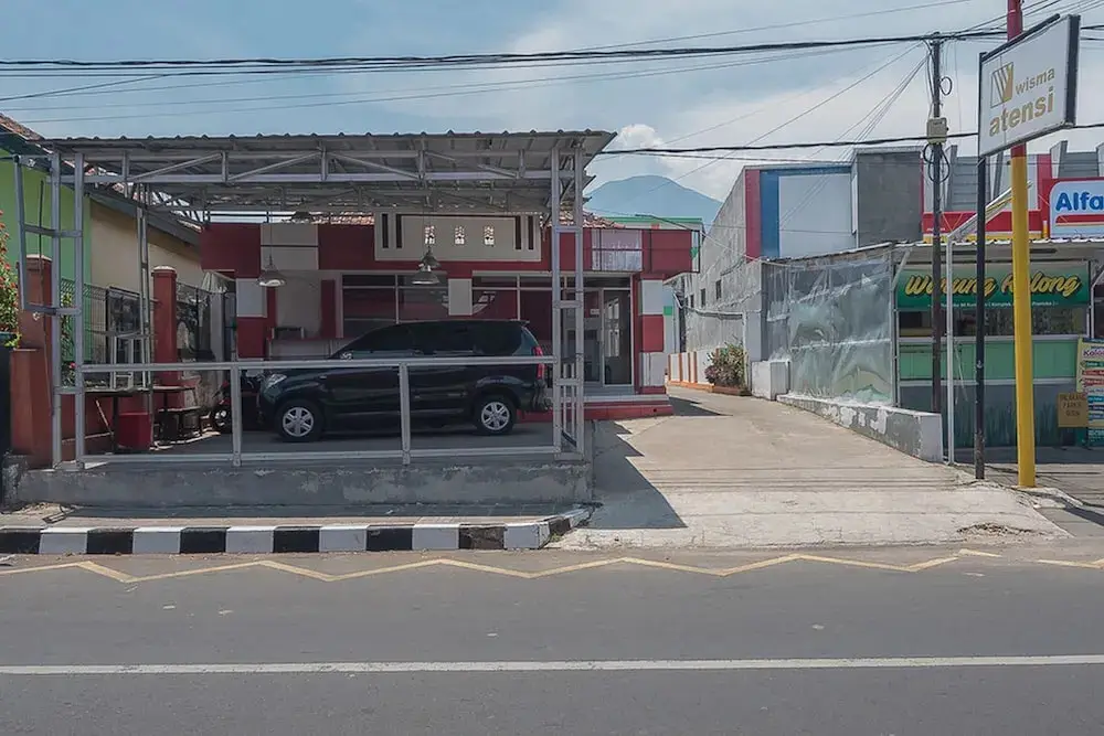 Кунинган: RedDoorz Plus near Alun Alun Kuningan