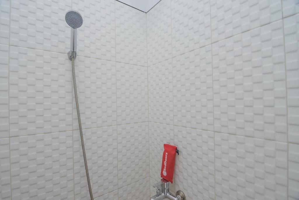 Кунинган: RedDoorz Plus near Alun Alun Kuningan