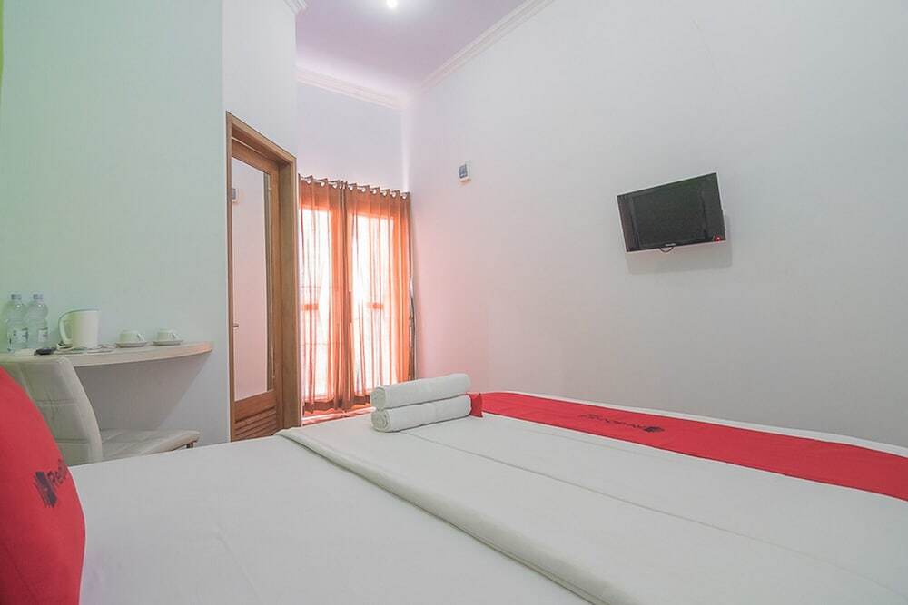 Кунинган: RedDoorz Plus near Alun Alun Kuningan