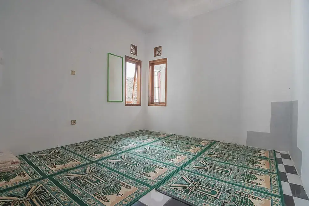 Кунинган: RedDoorz Plus near Alun Alun Kuningan