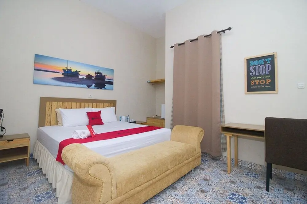 Сампанг: RedDoorz Plus Syariah near Alun Alun Sampang