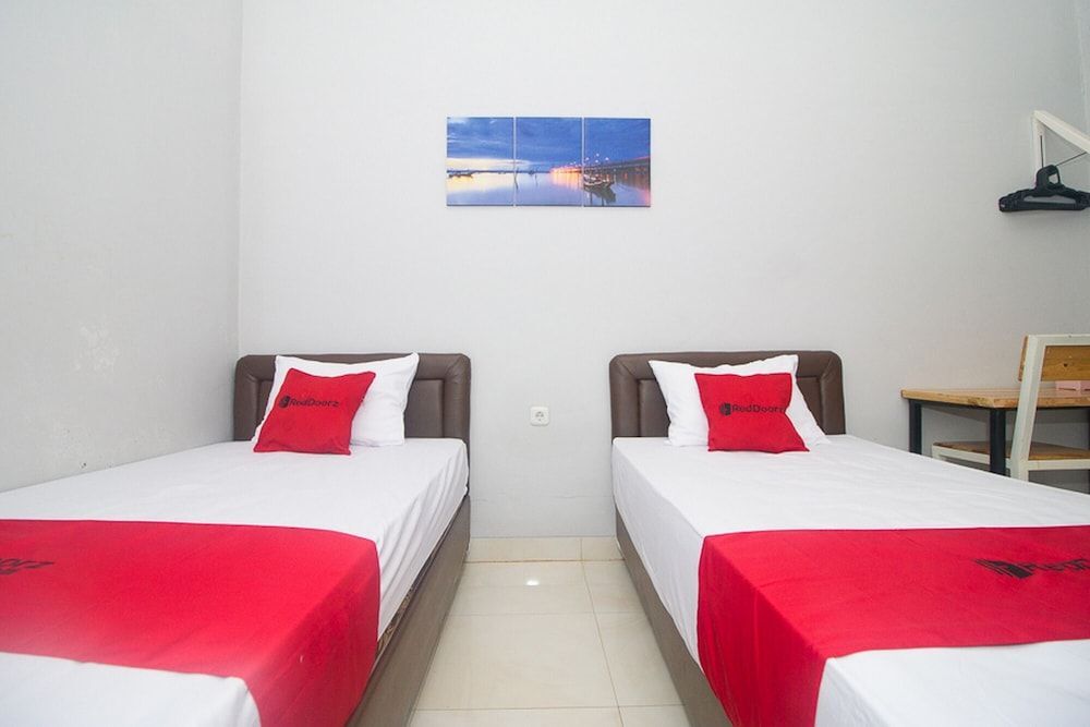 Сампанг: RedDoorz Plus Syariah near Alun Alun Sampang