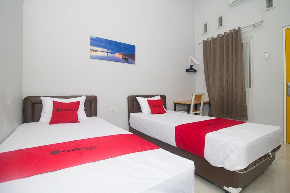Сампанг: RedDoorz Plus Syariah near Alun Alun Sampang
