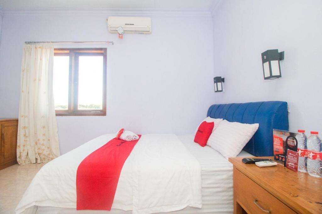Баньюванги: RedDoorz near Pantai Boom