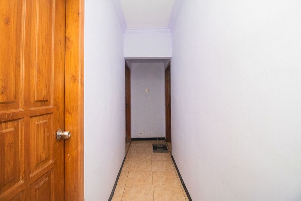 Баньюванги: RedDoorz near Pantai Boom
