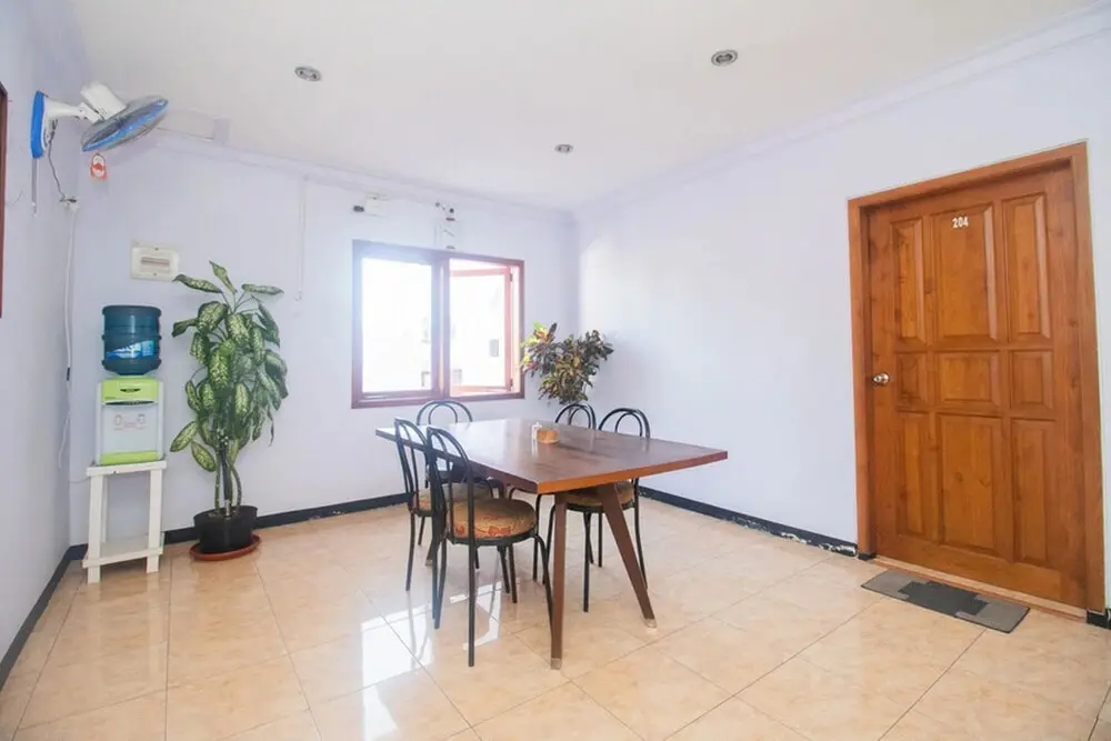 Баньюванги: RedDoorz near Pantai Boom