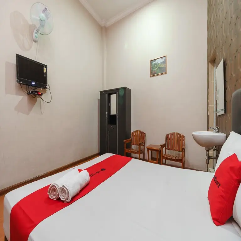 Озеро Тоба: RedDoorz near Danau Toba Parapat