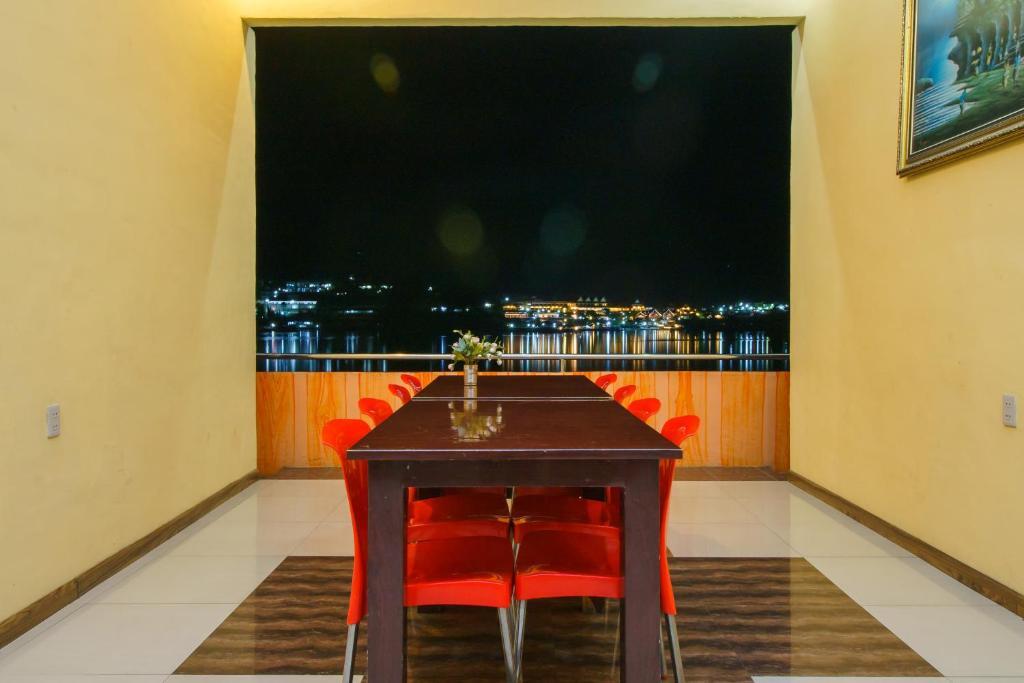 Озеро Тоба: RedDoorz near Danau Toba Parapat