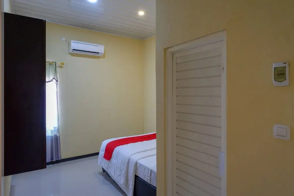 Пати: RedDoorz near Alun Alun Pati