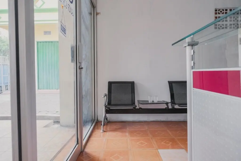 Серанг: RedDoorz Syariah near Stadion Maulana Yusuf